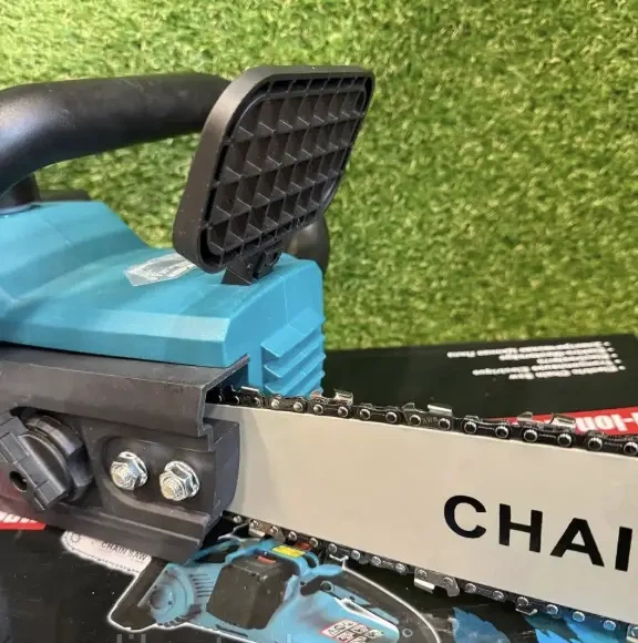 Пила акумуляторна Makita DUC CS-4002 48 В ланцюгова безщіткова 6 А·год електропила з шиною 40 см садова 3/8 для обрізки дерев гілок колод дачі будівництва з 2 батареями - зображення 5