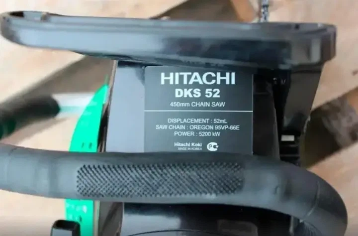Бензопила HITACHI DKS 52 бензинова 5,2 кВт ланцюгова пила 7,1 к с шина 45 см мотопила 52 см3 двотактна 10500 об хв ланцюг 0,325 швидкість 11 м с для валки дерев дров саду будівництва - зображення 9