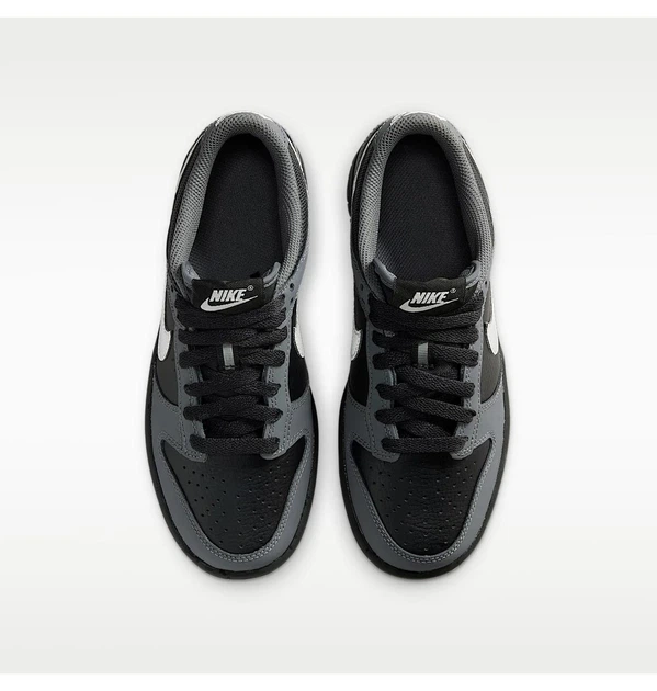 Кроссовки детские Nike Dunk Low Gs Black Reflect Silver Black/Metallic 38.5 Чорний, Металік IM6028-010 - Фото 4 Кроссовки детские Nike Dunk Low Gs Black Reflect Silver Black/Metallic 38.5 Чорний, Металік IM6028-010 - изображение 4