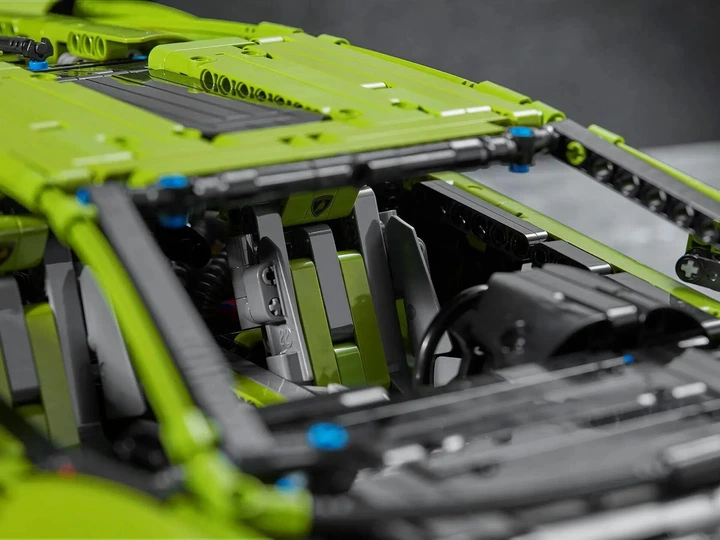 Конструктор Спортивный Суперкар Technic Lamborghini Sian FKP 37, 3696 деталей - изображение 6
