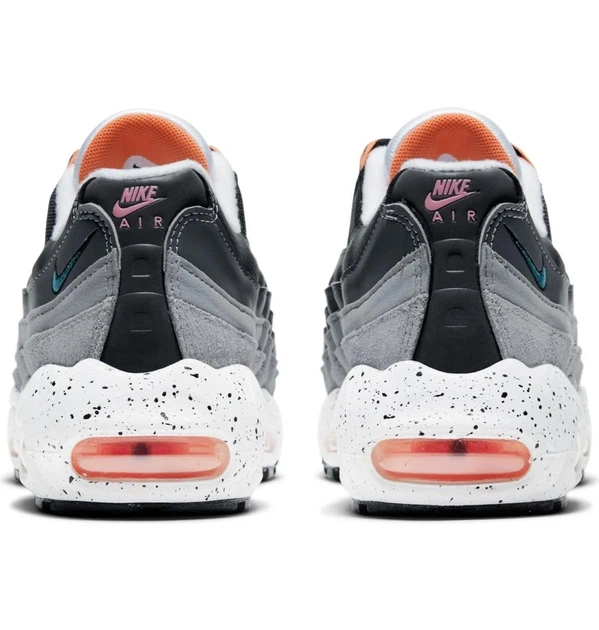Кроссовки подростковые Nike Air Max 95 Recraft 37.5 Чорно-сірий CJ3906-008 - Фото 6 Кроссовки подростковые Nike Air Max 95 Recraft 37.5 Чорно-сірий CJ3906-008 - изображение 6