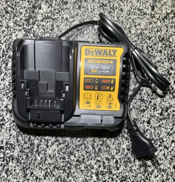 Зарядний пристрій DeWALT DCB1104 - зображення 4