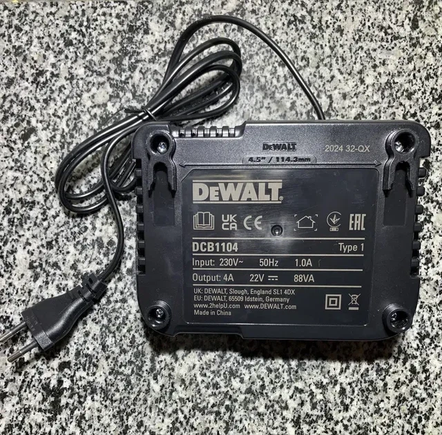 Зарядний пристрій DeWALT DCB1104 - зображення 6