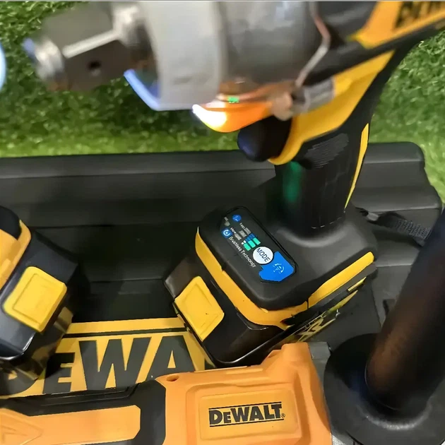 Набор инструментов 3в1 DeWalt 48 В 5 А·ч аккумуляторный шуруповерт DCD771 54 Нм дрель УШМ DCG405 125 мм болгарка 800 Вт гайковерт DCF892P2T 200 Нм бесщеточный 7000 об мин для ремонта строительства монтажа автосервиса с двумя АКБ кейсом - изображение 2