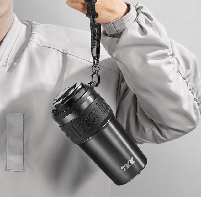 Термокружка TerraFlow Coffee 630 мл темно-серая с ремешком и двойным способом питья - изображение 6