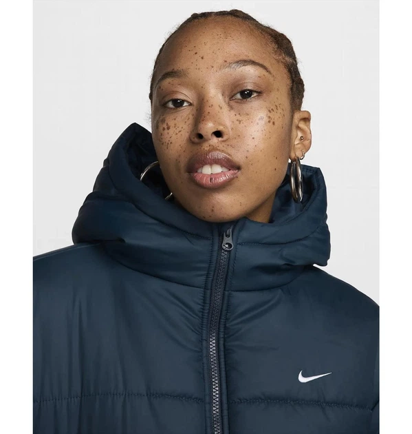 Куртка женская Nike W Nsw Tf Snfl Nk Clsc Prka M Темно-зелений FZ5903-478 - Фото 4 Куртка женская Nike W Nsw Tf Snfl Nk Clsc Prka M Темно-зелений FZ5903-478 - изображение 4