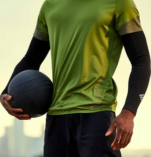 Компресійні нарукавники Adidas Compression Arm Sleeves чорні 92% поліамід 8% еластан L/XL - Фото 4 Компресійні нарукавники Adidas Compression Arm Sleeves чорні 92% поліамід 8% еластан L/XL - зображення 4