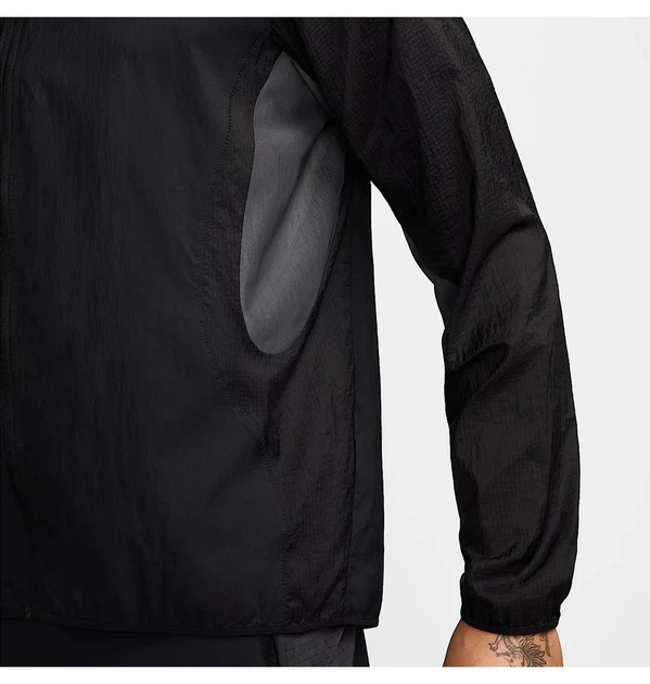 Ветровка мужская Nike Trail Aireez Black L Черный FN4002-010 - Фото 3 Ветровка мужская Nike Trail Aireez Black L Черный FN4002-010 - изображение 3