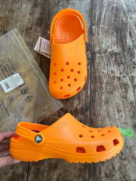 Жіночі крокси помаранчеві Crocs Classic Clog Orange (38-39, помаранчевий) - Фото 7 Жіночі крокси помаранчеві Crocs Classic Clog Orange (38-39, помаранчевий) - изображение 7
