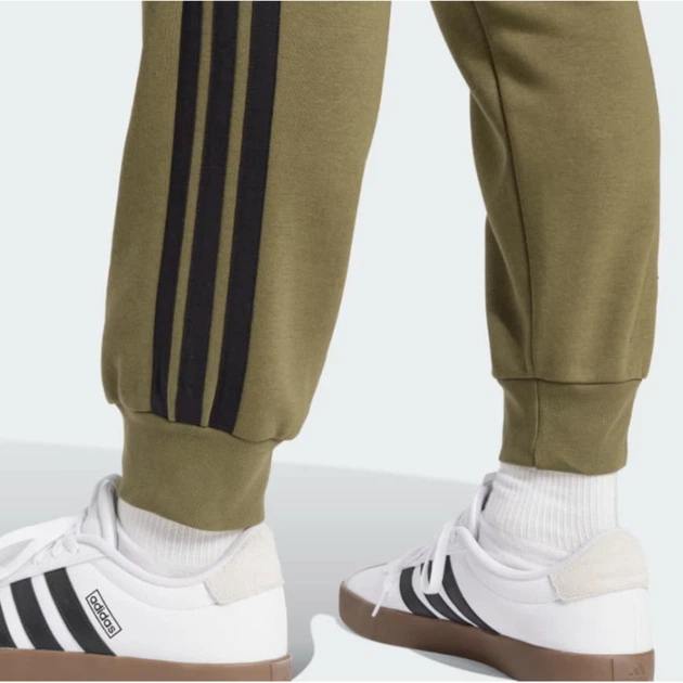 Флісові штани ADIDAS Essentials 3-Stripes JD1857 xxl, хакі - Фото 4 Флісові штани ADIDAS Essentials 3-Stripes JD1857 xxl, хакі - изображение 4
