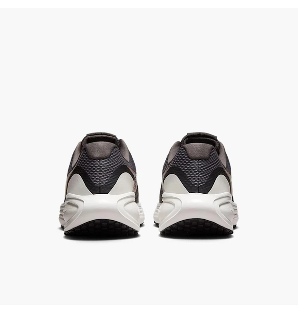 Кроссовки женские Nike Revolution 8 Black 36 Черный HJ8485-200 - изображение 6