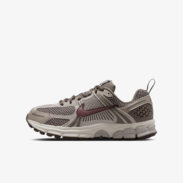 Кросівки жіночі Nike Vomero 5 (Gs) 36.5 Коричневий HF6998-200 - Фото 1 Кросівки жіночі Nike Vomero 5 (Gs) 36.5 Коричневий HF6998-200 - зображення 1