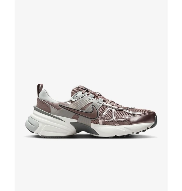 Кроссовки женские Nike V2k Run Brown 44.5 Коричневый FD0736-200 - Фото 8 Кроссовки женские Nike V2k Run Brown 44.5 Коричневый FD0736-200 - изображение 8
