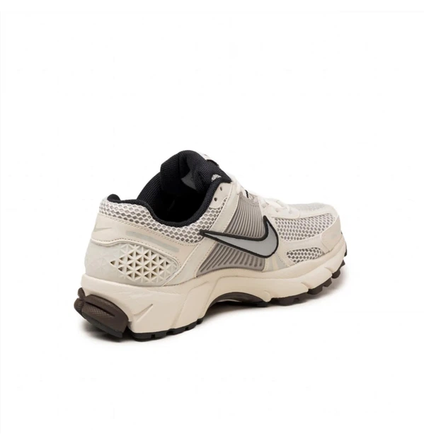 Кроссовки женские Nike Vomero 5 43 Белый FJ2028-001 - изображение 6