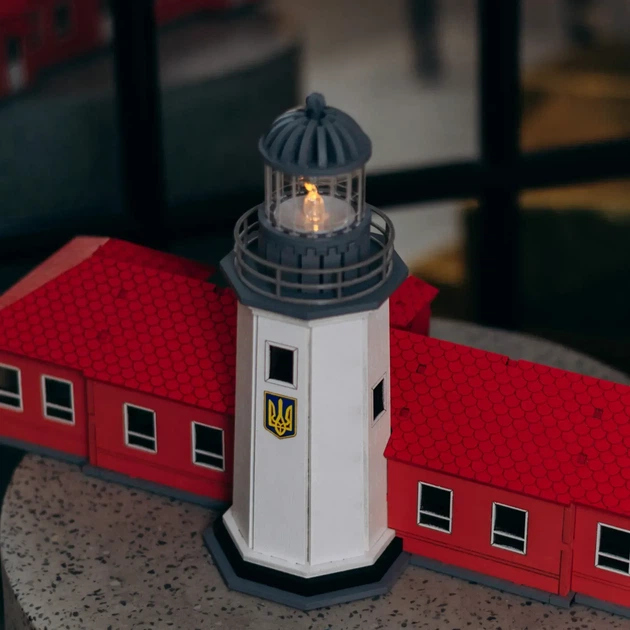 Збірна дерев'яна модель Lighthouse Маяк на острові Зміїний з прибудовою Україна - зображення 10
