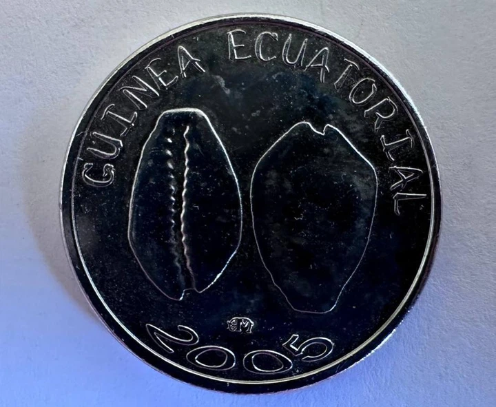 Екваторіальна Гвінея 1500 франків 2005 рік 1500 франків = 1 Африка Монети світу - Фото 3 Екваторіальна Гвінея 1500 франків 2005 рік 1500 франків = 1 Африка Монети світу - изображение 3