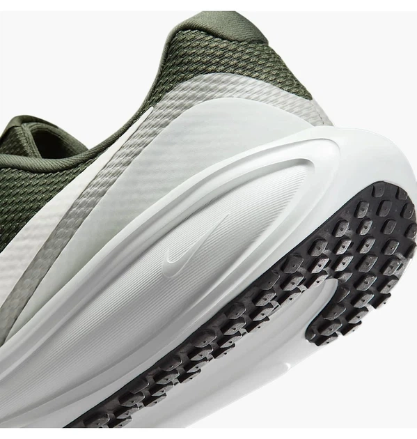 Кросівки чоловічі Nike Revolution 8 Olive 47.5 Оливковий HJ9198-303 - Фото 8 Кросівки чоловічі Nike Revolution 8 Olive 47.5 Оливковий HJ9198-303 - зображення 8