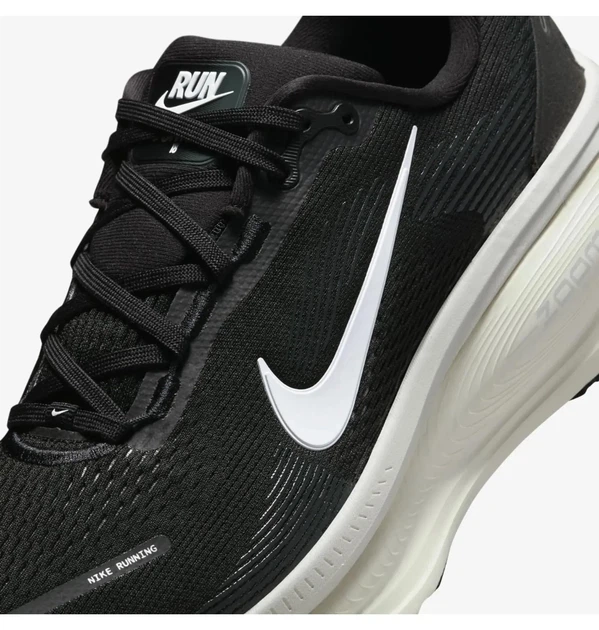 Кросівки чоловічі Nike Vomero 18 Black 42 Чорний HM6803-007 - зображення 7
