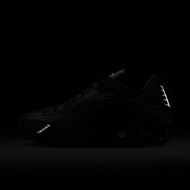 Кросівки чоловічі Nike Shox R4 40 Чорний HQ1988-001 - Фото 3 Кросівки чоловічі Nike Shox R4 40 Чорний HQ1988-001 - зображення 3