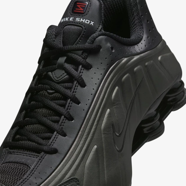 Кросівки чоловічі Nike Shox R4 40 Чорний HQ1988-001 - Фото 13 Кросівки чоловічі Nike Shox R4 40 Чорний HQ1988-001 - зображення 13