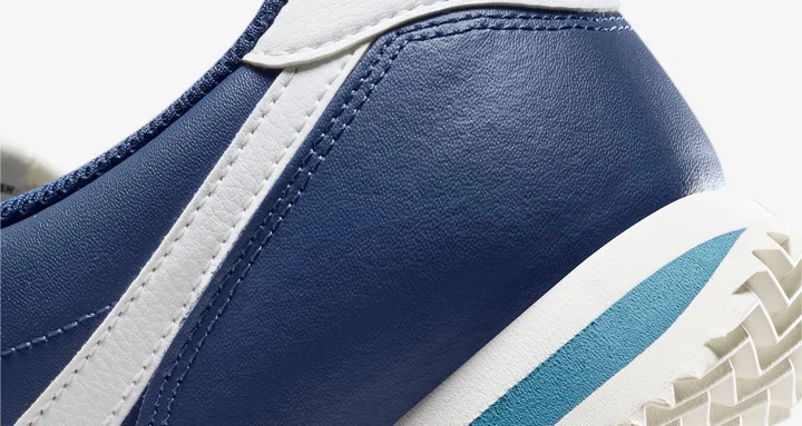 Кроссовки мужские Nike Cortez Midnight Navy 38.5 Синий DM4044-400 - Фото 8 Кроссовки мужские Nike Cortez Midnight Navy 38.5 Синий DM4044-400 - изображение 8
