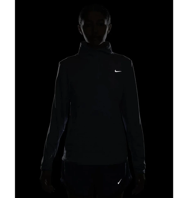 Спортивная кофта женская Nike Swift Element Uv Protection 1/4-Zip Running Top Light Blue M Голубая FB4316-440 - Фото 8 Спортивная кофта женская Nike Swift Element Uv Protection 1/4-Zip Running Top Light Blue M Голубая FB4316-440 - изображение 8