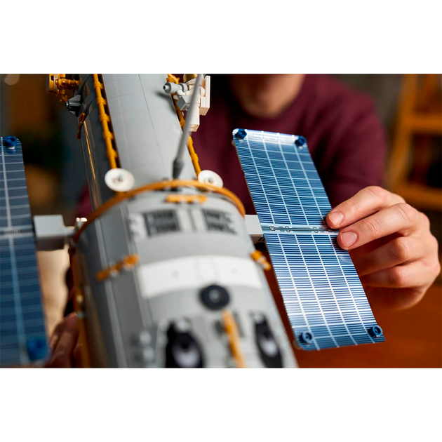 Конструктор LEGO Icons Космический телескоп «Хаббл» 1252 детали (11382) - изображение 10