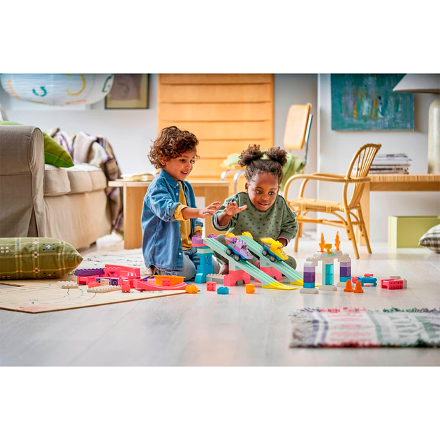 Конструктор LEGO DUPLO Town 3-в-1 Цікаві гірки та трампліни з автомобілями 111 деталей (10478) - зображення 6