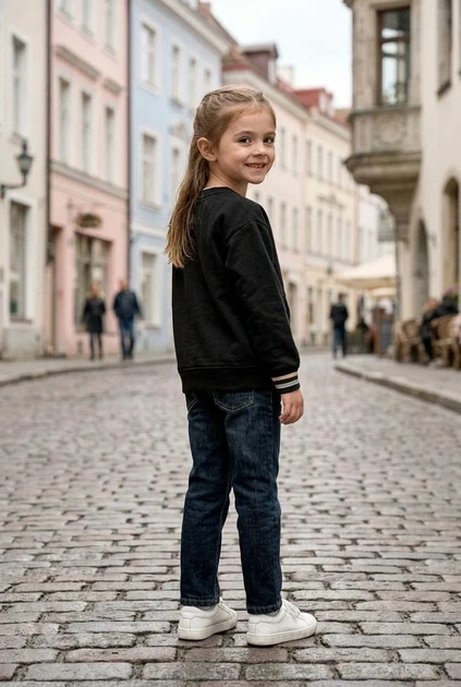 Кофта черная с вышивкой и карманом-кенгуру для девочки Kiddo черный 128 см - Фото 2 Кофта черная с вышивкой и карманом-кенгуру для девочки Kiddo черный 128 см - изображение 2
