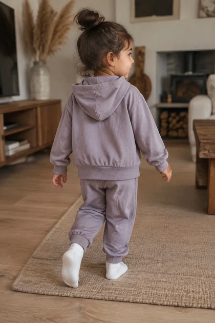Костюм-тройка для девочки Teddy Stars Kiddo лавандово-фиолетовый 98 см - Фото 2 Костюм-тройка для девочки Teddy Stars Kiddo лавандово-фиолетовый 98 см - изображение 2