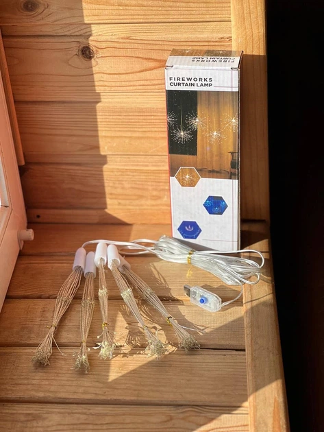 Підвісна світлодіодна гірлянда Феєрверк 3×0.3 м 82 LED теплий білий для дому, декор - Фото 2 Підвісна світлодіодна гірлянда Феєрверк 3×0.3 м 82 LED теплий білий для дому, декор - зображення 2