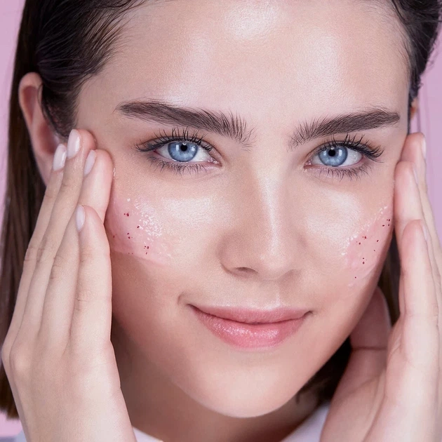 Нежный скраб для лица с гранулами сахара и розовой водой Lancome Rose Sugar Scrub 100 ml. - Фото 4 Нежный скраб для лица с гранулами сахара и розовой водой Lancome Rose Sugar Scrub 100 ml. - изображение 4