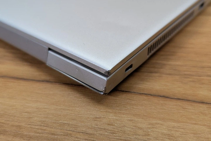 Ультрабук Б-клас HP EliteBook 840 G5 / 14" (1920x1080) IPS / Intel Core i7-8650U (4 (8) ядра по 1.9 - 4.2 GHz) / 8 GB DDR4 / 256 GB SSD / Intel UHD Graphics 620 / Fingerprint / WebCam / Windows 10 б/в + Подарунок Бездротова миша / USB - зображення 3