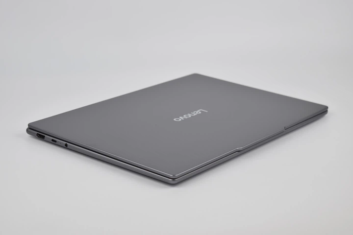 Ультрабук Lenovo Yoga Slim 7 15ILL9 U7 258V / 32GB / 1TB / Intel Arc 140V / 15.3" 2.8K IPS Touch 120Hz / Win11 Ноутбук (б/у) - изображение 4