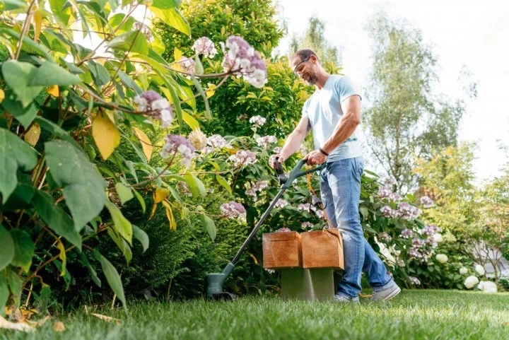 Газонокосарка Bosch EasyGrassCut 26, потужність 280 Вт, ширина скошування 26 см, вага 1.9 кг. - зображення 3