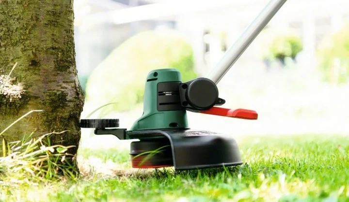 Аккумуляторный садовый триммер Bosch UniversalGrassCut 18V-260, 1х25А·час, 26 см, вес 23 кг - изображение 3