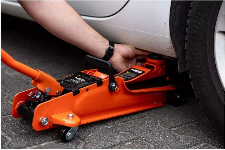 Домкрат Neo Tools, гидравлический подкатной 2.5т, 85-385мм - изображение 5