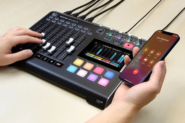 Робоча станція для подкастів TASCAM Mixcast 4 - изображение 8