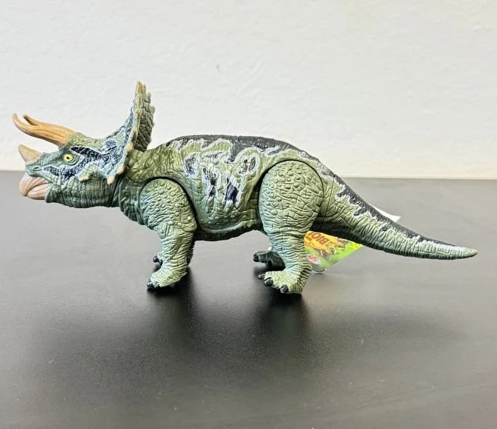Фигурка динозавра Трицератопс Dino Toys 57747 с подвижной головой - Фото 2 Фигурка динозавра Трицератопс Dino Toys 57747 с подвижной головой - изображение 2