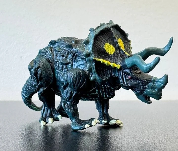 Фігурка динозавра Трицератопс жовто-зелений Dino Toys 56597 - Фото 3 Фігурка динозавра Трицератопс жовто-зелений Dino Toys 56597 - зображення 3
