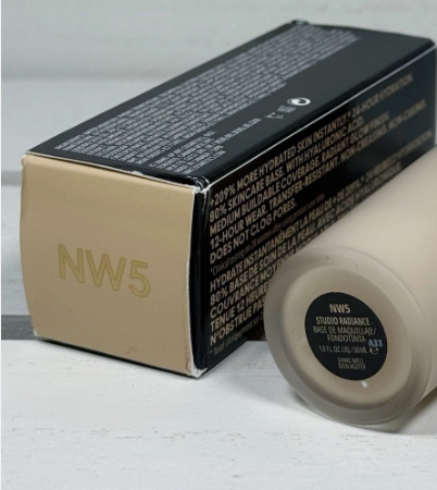 Тональный крем для лица MAC Studio Radiance Serum Powered Foundation NW5 - Фото 2 Тональный крем для лица MAC Studio Radiance Serum Powered Foundation NW5 - изображение 2