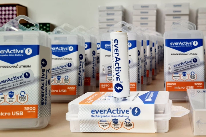 Акумулятор Li-Ion 18650 EverActive 3200 мА·год 7 А MicroUSB (з захистом) 4544399 - Фото 3 Акумулятор Li-Ion 18650 EverActive 3200 мА·год 7 А MicroUSB (з захистом) 4544399 - зображення 3