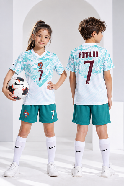 Детская футбольная форма Криштиану Роналду Cristiano Ronaldo №7 Португалия Portugal 2026 бело-бирюзовая, футболка + шорты, размер 24, рост 130–140 см - Фото 2 Детская футбольная форма Криштиану Роналду Cristiano Ronaldo №7 Португалия Portugal 2026 бело-бирюзовая, футболка + шорты, размер 24, рост 130–140 см - изображение 2