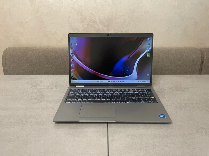 Ультрабук Б-класс Dell Latitude 5520 / 15.6" (1920x1080) IPS / Intel Core i5-1145G7 (4 (8) ядра по 2.6 - 4.4 GHz) / 16 GB DDR4 / 256 GB SSD M.2 / Intel Iris Xe Graphics / WebCam б/у + Подарок Проводная мышь / USB - Фото 2 Ультрабук Б-класс Dell Latitude 5520 / 15.6" (1920x1080) IPS / Intel Core i5-1145G7 (4 (8) ядра по 2.6 - 4.4 GHz) / 16 GB DDR4 / 256 GB SSD M.2 / Intel Iris Xe Graphics / WebCam б/у + Подарок Проводная мышь / USB - изображение 2