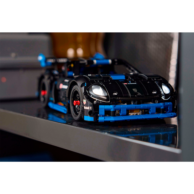 Конструктор LEGO Technic Автомобиль для гонок Porsche GT4 e-Performance 834 детали (42176) - изображение 7
