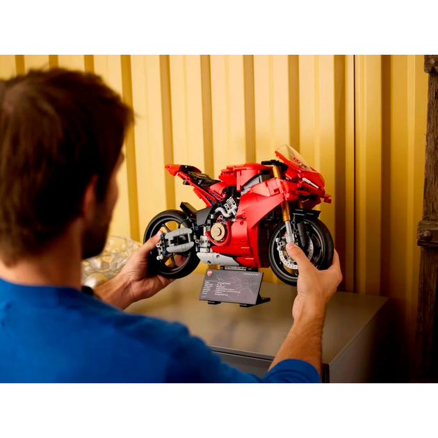 Конструктор LEGO Technic Мотоцикл Ducati Panigale V4 S 1603 детали (42202) - изображение 8