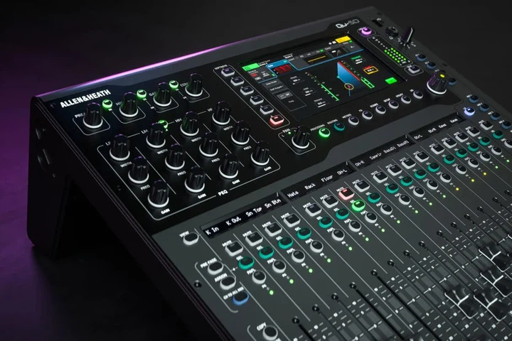 Цифровий мікшерний пульт Allen & Heath Qu-5 - Фото 2 Цифровий мікшерний пульт Allen & Heath Qu-5 - изображение 2