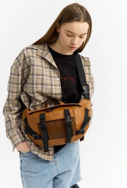 Большая женская поясная сумка бананка из натуральной кожи городская Sambag DynamicDart, рыжая 60510 - Фото 1 Большая женская поясная сумка бананка из натуральной кожи городская Sambag DynamicDart, рыжая 60510 - изображение 1