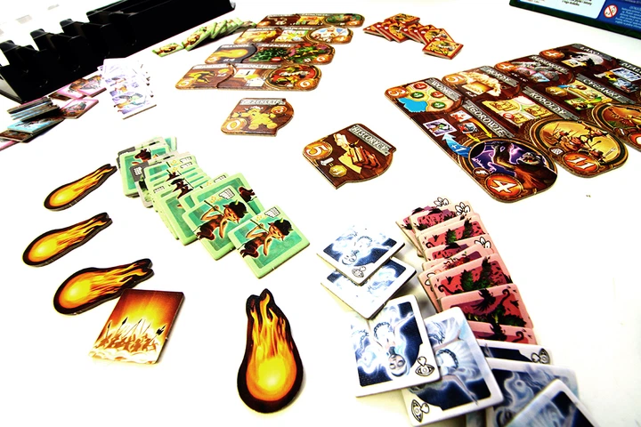 Zestaw dodatków do gry planszowej Rebel Small World: Zestaw dodatków 2 - Wielkie damy + Royal Bonus + Przeklęci! (0824968713242) - Zdjęcie 6 Zestaw dodatków do gry planszowej Rebel Small World: Zestaw dodatków 2 - Wielkie damy + Royal Bonus + Przeklęci! (0824968713242) - obraz 6