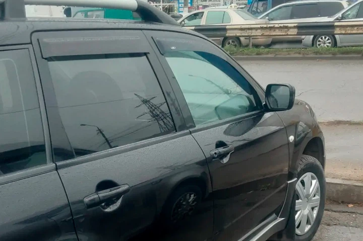 Ветровики на окна (4 шт, HIC) для Mitsubishi Outlander 2001-2006 гг - изображение 7